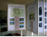Informative großformatige Fototafeln schildern die Geschichte Schömbergs