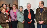 Joachim Zillinger und Dieter Wiedenmann waren voll des Lobes, was die Ausstellungsmacherinnen Carola Hauf, Gabriele Vogel, Margot Burkhardt und Elisabeth Aberger (von rechts) wieder für eine tolle Ausstellung auf die Beine gestellt haben.