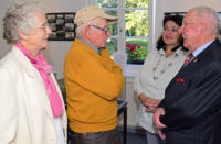 Viel Gesprächsbedarf hatten die Besucher, wie (von links) Rosa und Günther Kraft mit Gabriele Schröter und Karl-Heinz Bertsch.