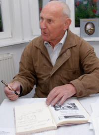 War schon vor 20 Jahren in der Ausstellung von Karl-Heinz Bertsch, Gustav Bäuerle, einer der ältesten Bürger Schömbergs.