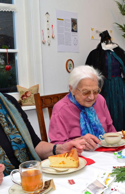 Mit 101 Jahren war Elsa Mayer die älteste Besucherin der Ausstellung, begleitet von ihrer Tochter Ilse Schönemann.