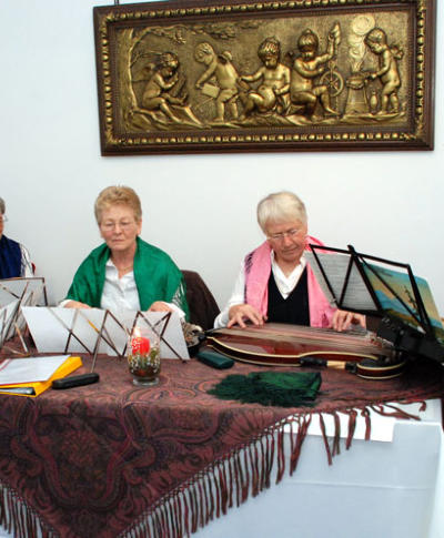 Die Wimberger Stubenmusik umrahmte die Ausstellungseröffnung musikalisch.