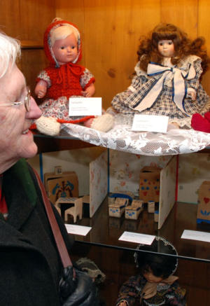 Für die wertvollen Puppen, "Kinderträume von damals", interessierte sich Kunsthandwerkerin Emilie Gayer.