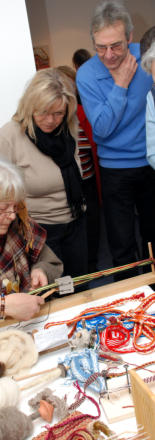 Das Brettchenweben ist eine 2500 Jahre alte Handwerkskunst.