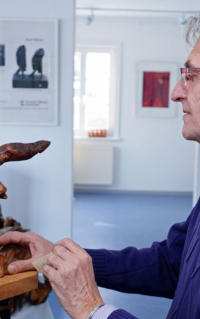 Mit anderen Exponaten seines Vaters Karl Kugele als im ersten Zyklus, die zum Teil im Haus Bühler noch nicht zu sehen waren, bestückte Herbert Kugele die Ausstellung für den zweiten Zyklus.
