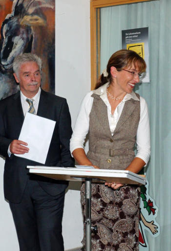 Bürgermeisterin Bettina Mettler spricht Karl-Heinz Bertsch den Dank aus für dessen Engagement.