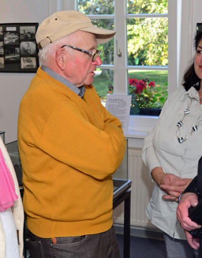 Viel Gesprächsbedarf hatten die Besucher, wie (von links) Rosa und Günther Kraft mit Gabriele Schröter und Karl-Heinz Bertsch.